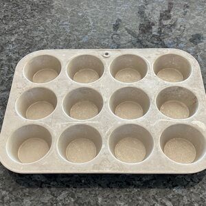 Vintage Aluminum Cupcake/Muffin Pan. Holds 12 Cakes.